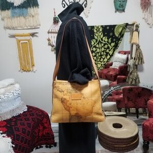 Alviero Martini Geo Classic Shoulder Bag.